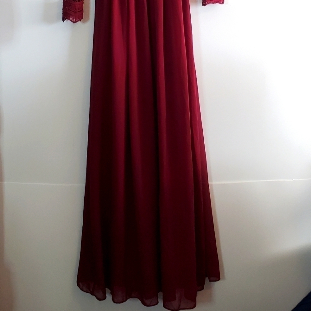 Lulu's burgundy longsleeve lace gown - Picture 4 of 10